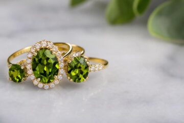 The August Birthstone, Explained: A Complete Canadian Guide to Peridot, Spinel, and Sardonyx